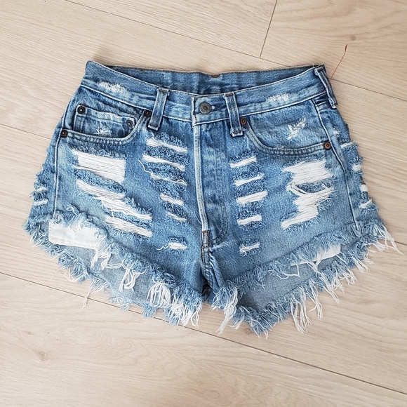 Levi's 501 Super Distressed Jean Shorts - Picture 1 of 7